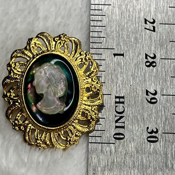Vintage Gold-Plated Cameo Earrings With Abalone Shell Inlay - Picture 3 of 3